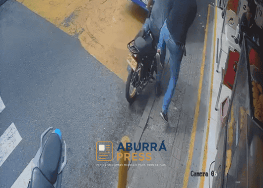 🚨 ¿Imprudencia al volante? Bus arrolló a motociclistas que iban en contravía en Medellín