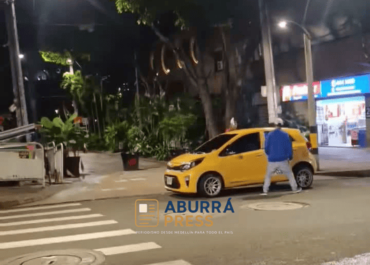 Taxista desenfundó un machete en plena vía pública de El Poblado y desató momentos de pánico